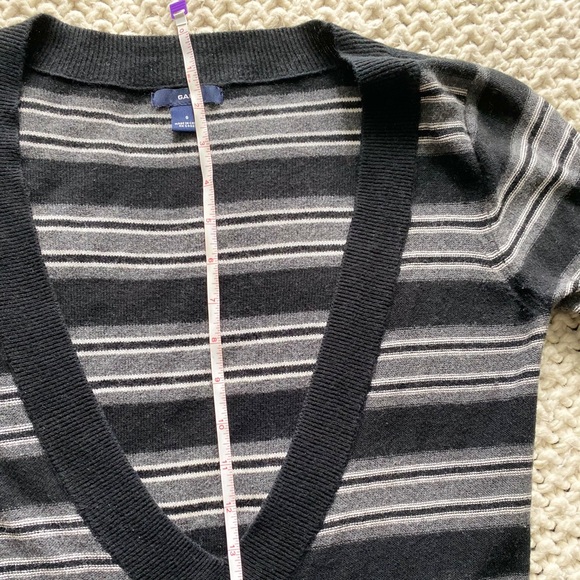 GAP Black Gray and White Stripes Deep V-neck Cashmere Blend Sweater Size S - Picture 4 of 6
